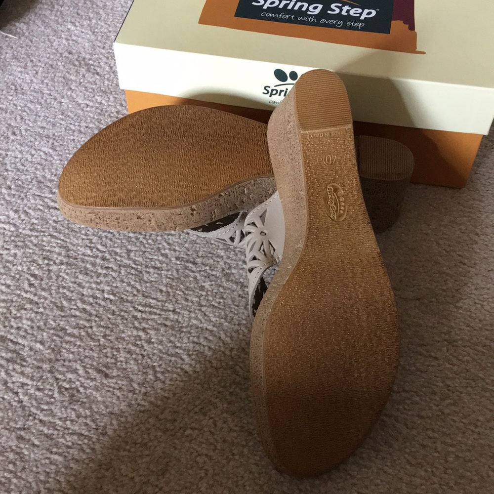 NWT faux cork wedges. Size 10 - 2 1/2” heel - Picture 4 of 5